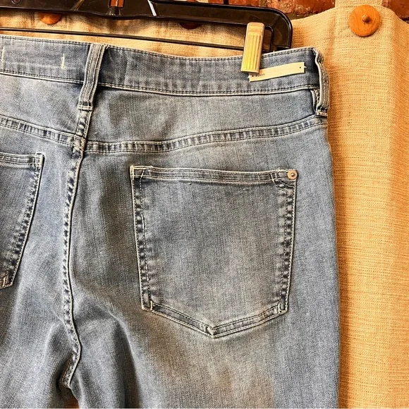 Pilcro Anthropologie high-rise bootcut jeans hem detailing 30 x 27” embroidery - Picture 5 of 9